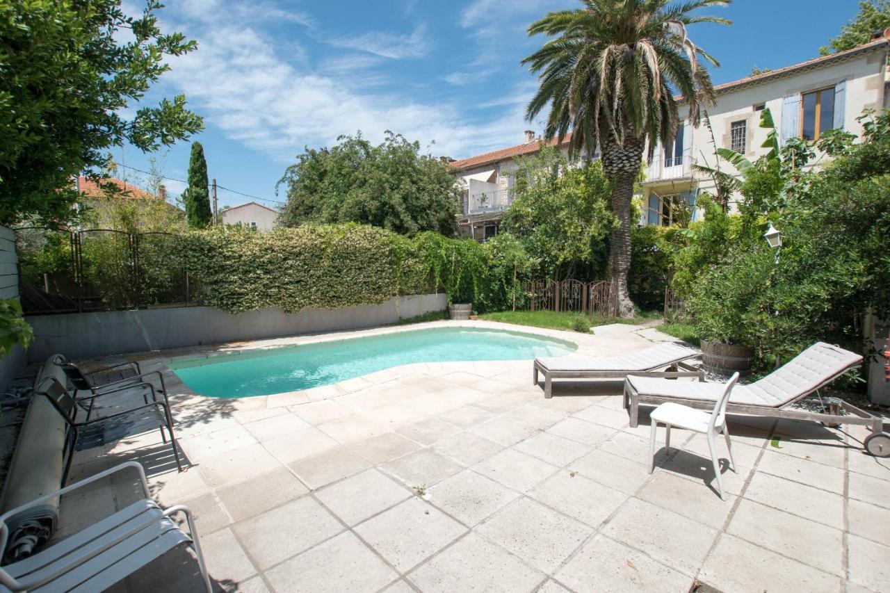 Palmeira - Grande maison en ville avec Piscine Arles Exterior foto