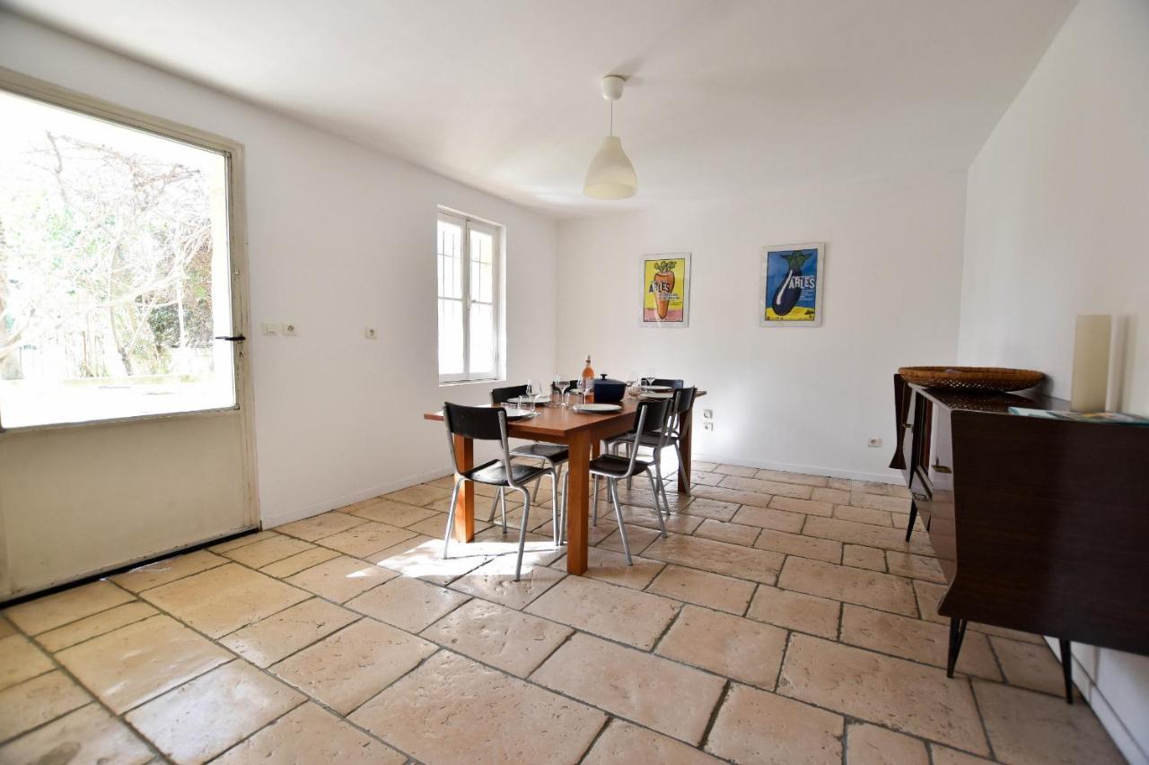 Palmeira - Grande maison en ville avec Piscine Arles Exterior foto