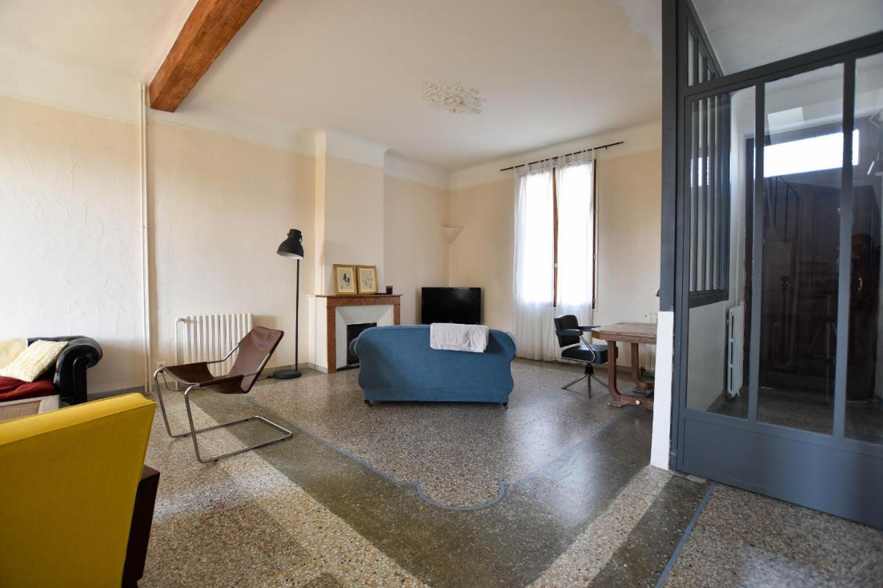 Palmeira - Grande maison en ville avec Piscine Arles Exterior foto