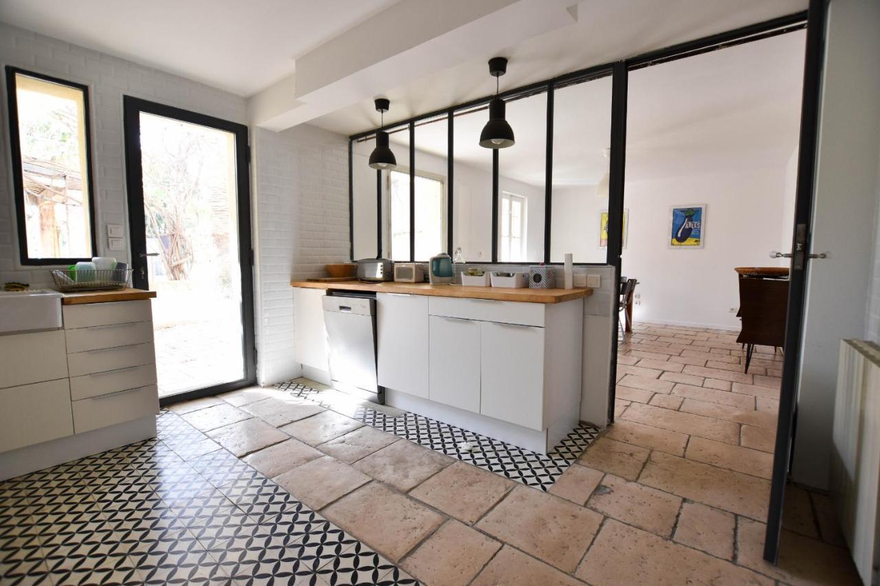 Palmeira - Grande maison en ville avec Piscine Arles Exterior foto